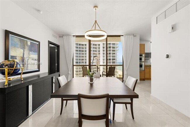 Building Photo - 16275 Collins Ave