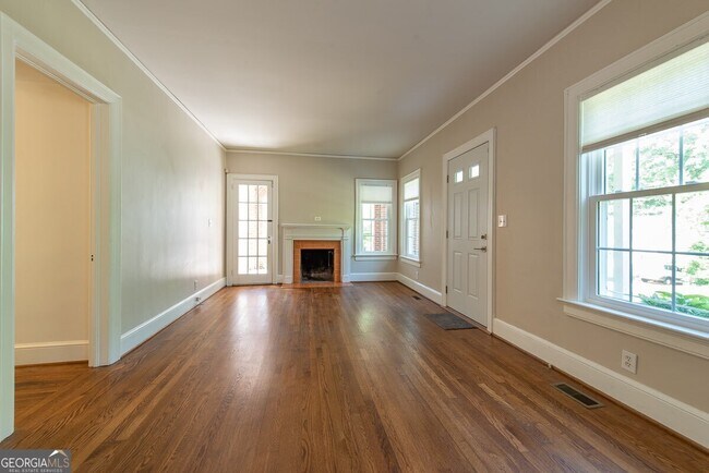 Foto del edificio - 208 Shadowmoor Dr