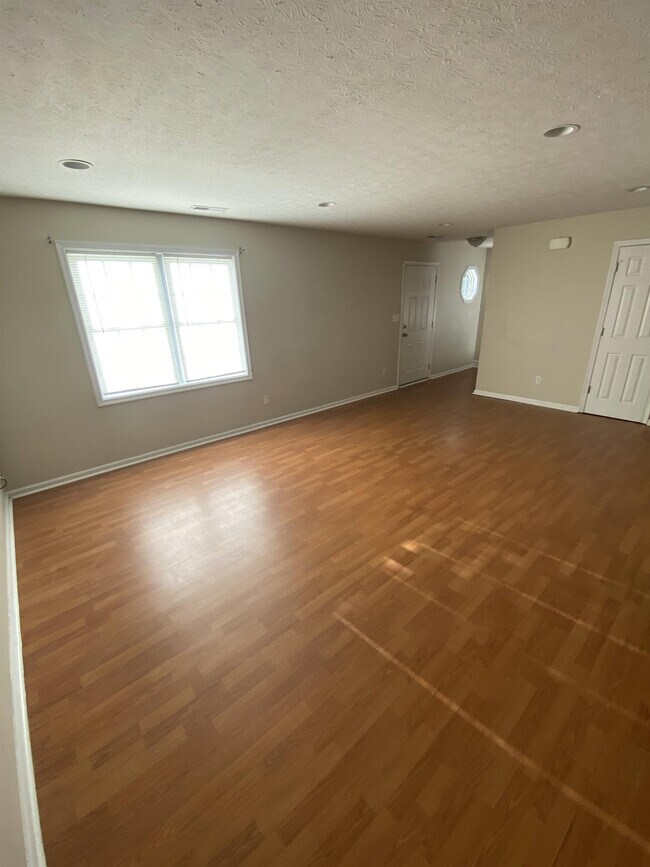 Building Photo - 139 Acres Ct