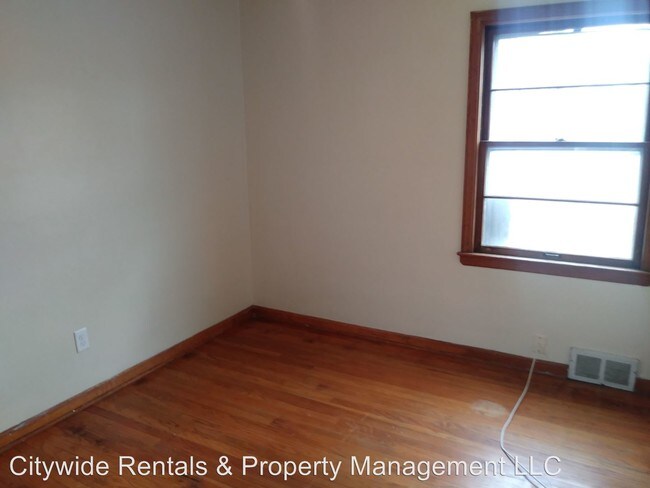 Building Photo - 2 br, 1 bath Apartment - 4612 N 46th St