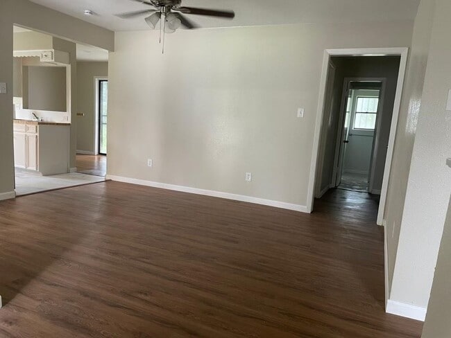 Building Photo - 7111 Pinehook Ln