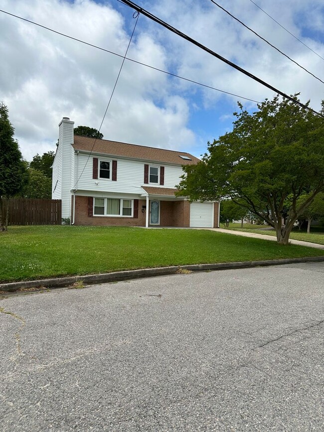 Building Photo - Pembroke Manor-4 bedroom 2.5 bath Single f...