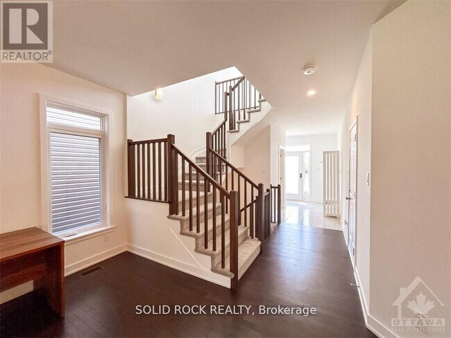 Photo du bâtiment - 764 Ovation Grv