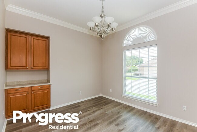 Building Photo - 801 Havenwood Ln S