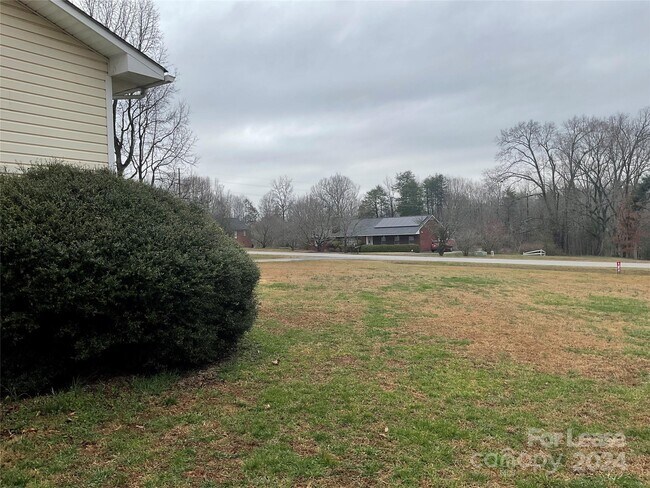 Building Photo - 6069 Little Mountain Rd