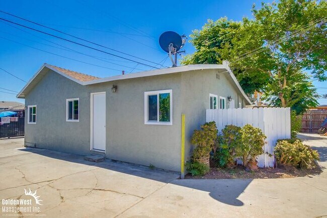 Foto del edificio - Newly Remodeled 4Bdm 2Ba Home Located in t...