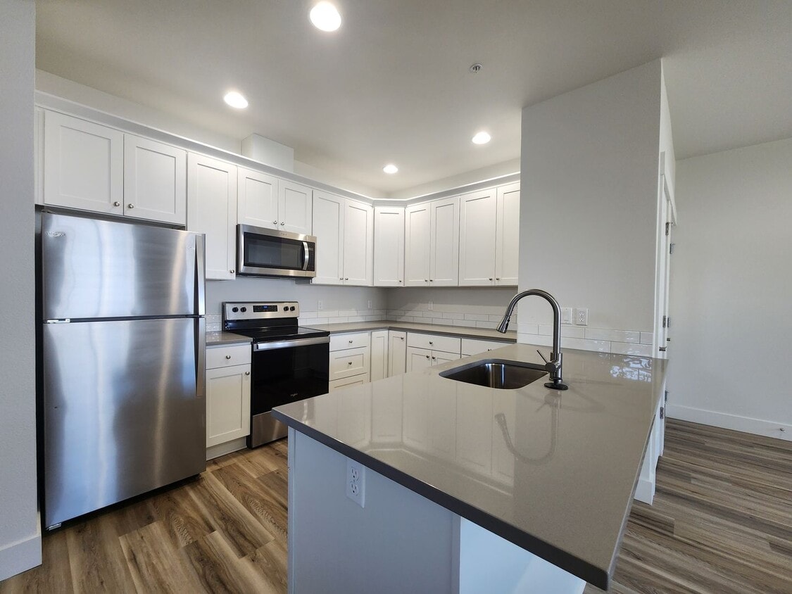 Primary Photo - Beautiful Brand New Modern Apartment Homes...