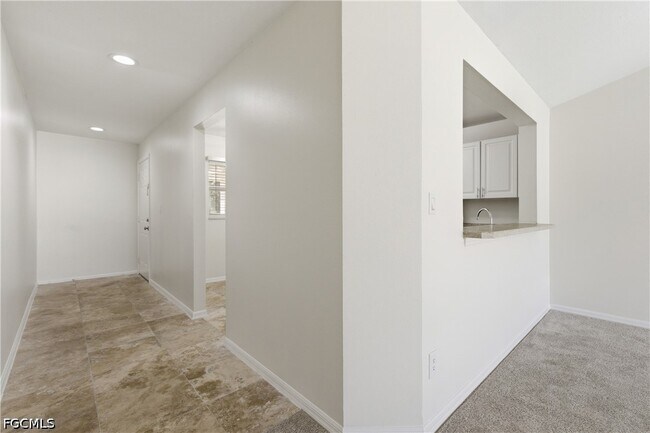 Building Photo - 600 Squire Cir