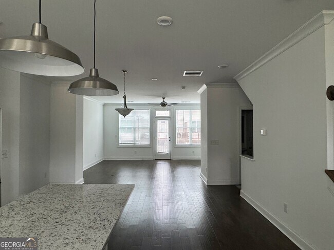 Building Photo - 4400 Sims Pk Overlook