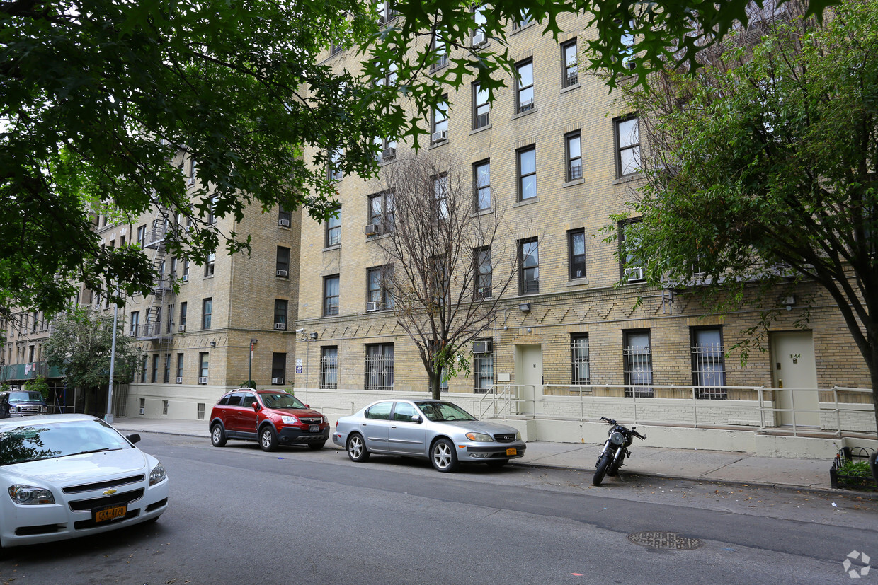 Building Photo - 120 W 105th St