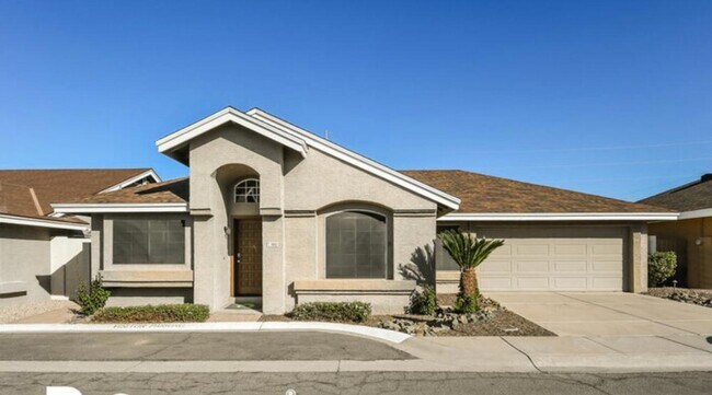 Building Photo - 1102 E Villa Theresa Dr