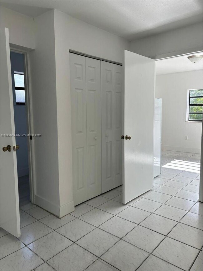 Foto del edificio - 1660 SW 24th Ave