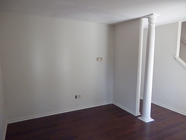 Foto del edificio - 201 Royal Court Ln