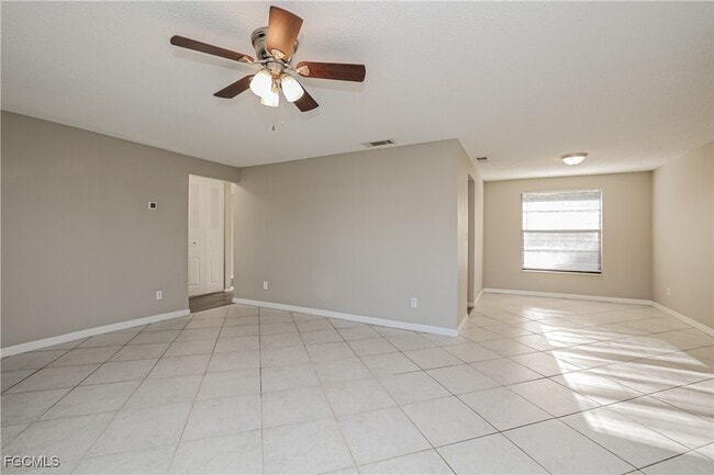 Foto del edificio - 9292 Mooring Cir