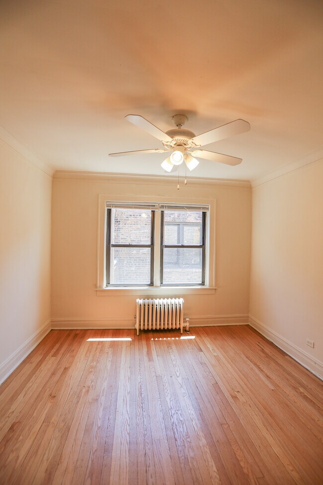 Foto del edificio - 2944 N Seeley Ave