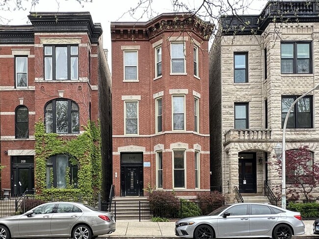 Building Photo - 2137 N Sheffield Ave
