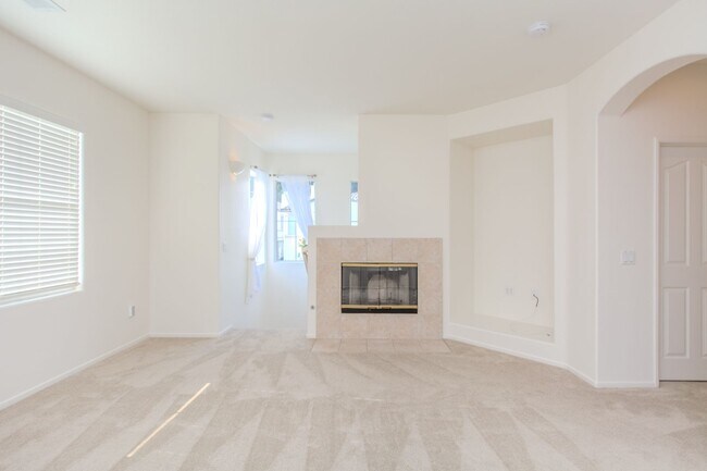Building Photo - Beautiful 2 Bed/2 Bath Townhome in Pelagos...