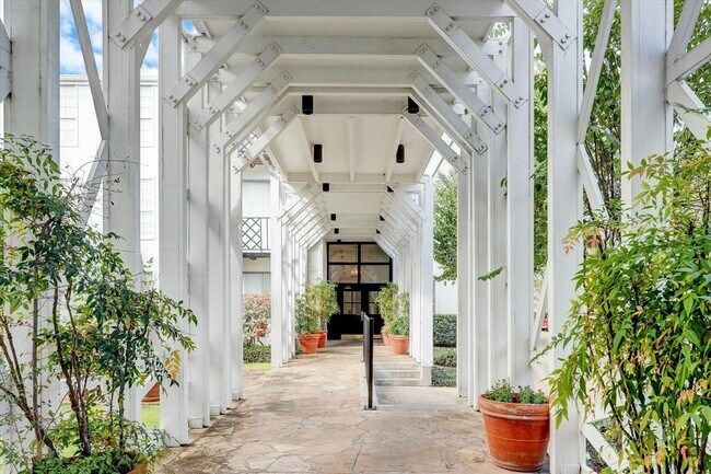 Building Photo - 2333 Bering Dr