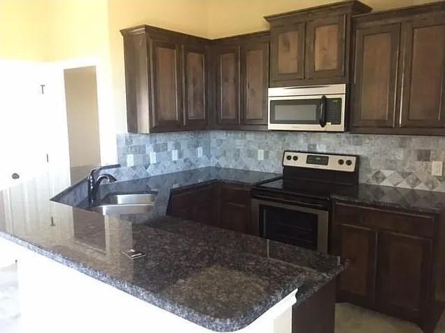 Building Photo - 9112 Parkview Cir