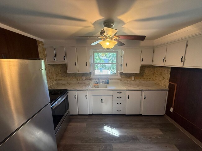 Foto del edificio - Single Family-half double- 2 bedroom/1 bat...