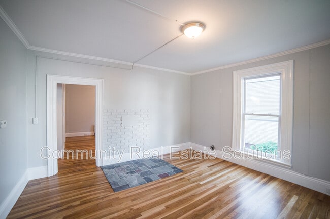 Building Photo - 68 Fifth St