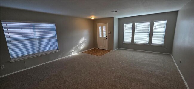 Foto del edificio - 3037 Bradford Park Dr