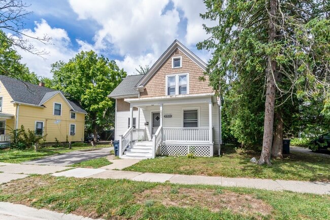 Foto del edificio - 831 Brookwood Pl