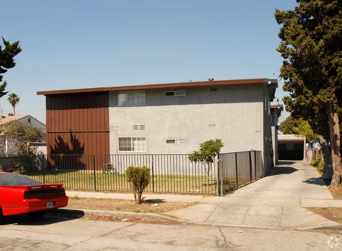 Building Photo - 6733 Lemp Ave