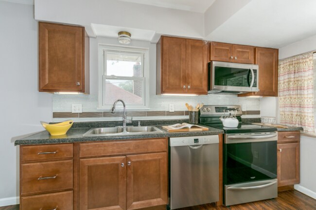 Building Photo - 1135 Collingwood Dr