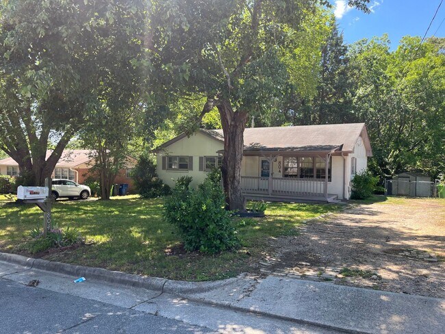 Foto del edificio - Wonderful Ranch Home In Raleigh, Available...