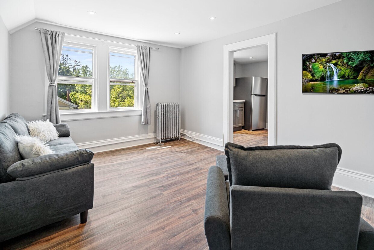 Foto principal - 202 Stewart Ave