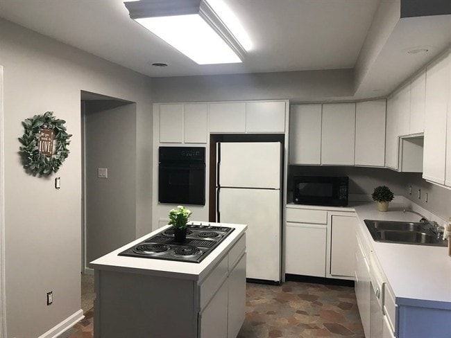 Building Photo - Townhouse For Lease!!