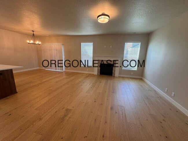 Building Photo - Spacious 4-Bedroom Home in Thurston Area –...