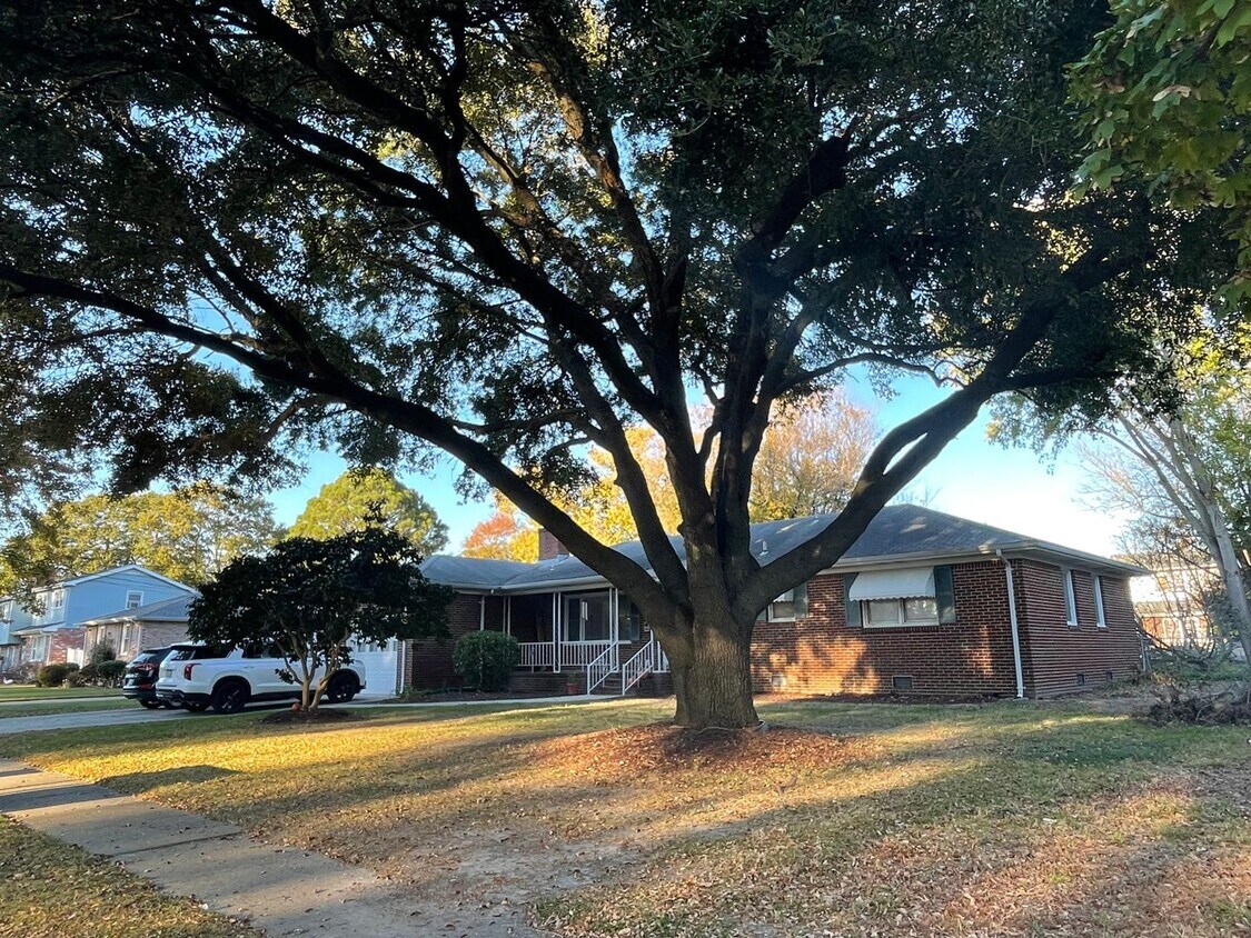 Brick Ranch in Lake Terrace House Rental in Norfolk, VA