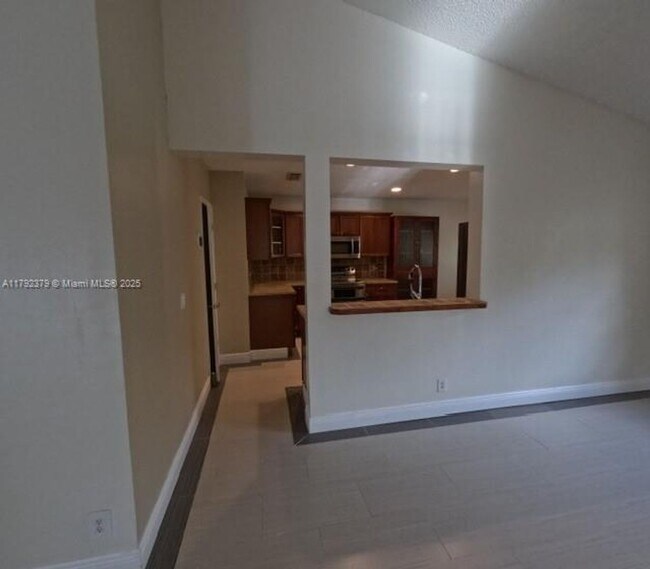 Building Photo - 10557 NW 10th Ct
