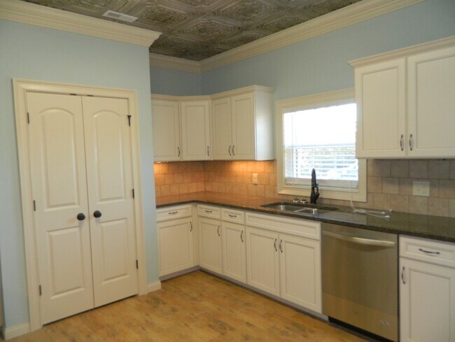 Building Photo - 1625 Pickford Ln