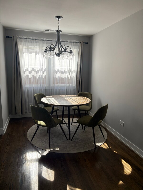 Foto del edificio - 3721 Clarence Ave