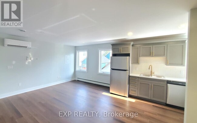 Photo du bâtiment - 640 West St