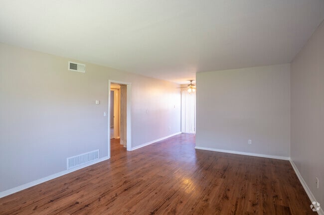 2 BR, 1 BA - 802 SF - Town Center Apts