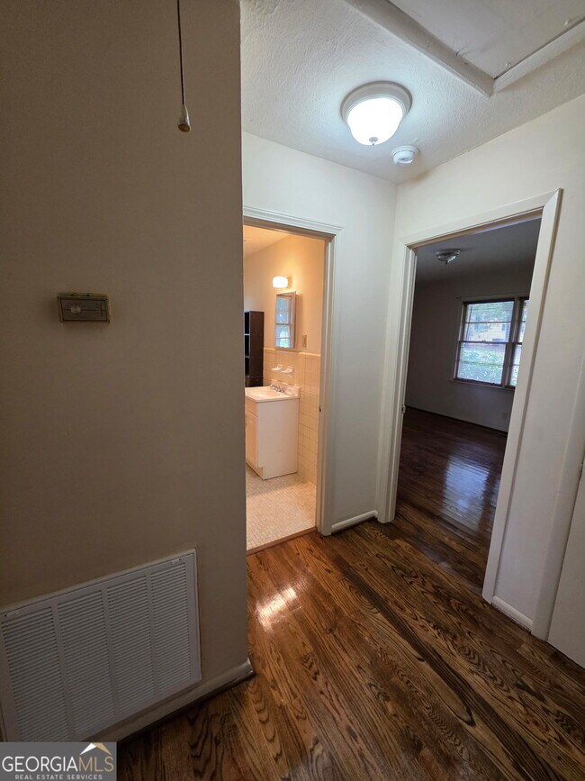 Foto del edificio - 864 Rosser St NW