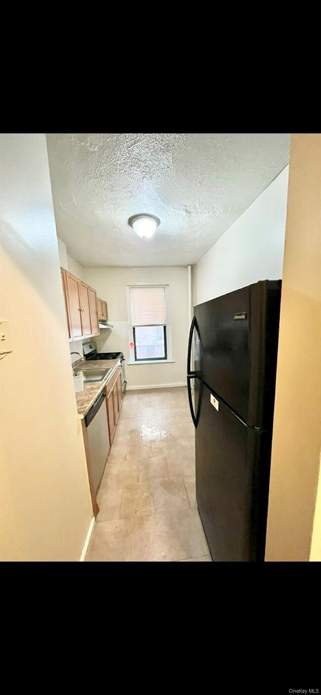 Building Photo - 2187 Holland Ave