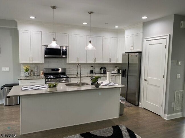 Foto del edificio - 19 Riverbend Ct