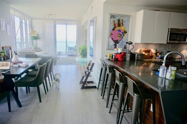 Foto del edificio - 601 NE 27th St