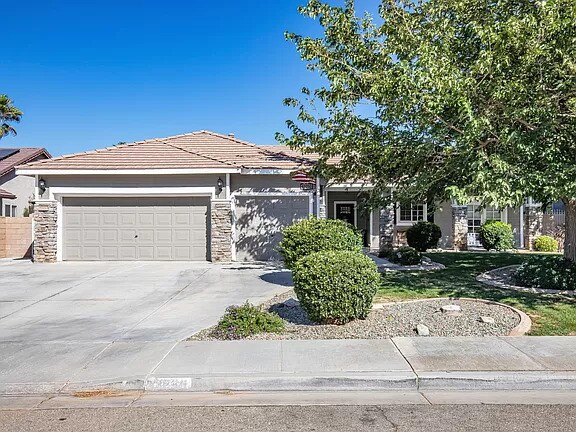 Building Photo - 43250 Sawgrass Ln