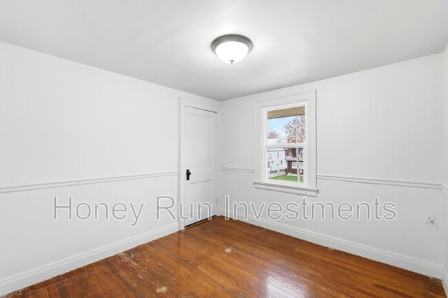 Building Photo - 607 W Grand Ave