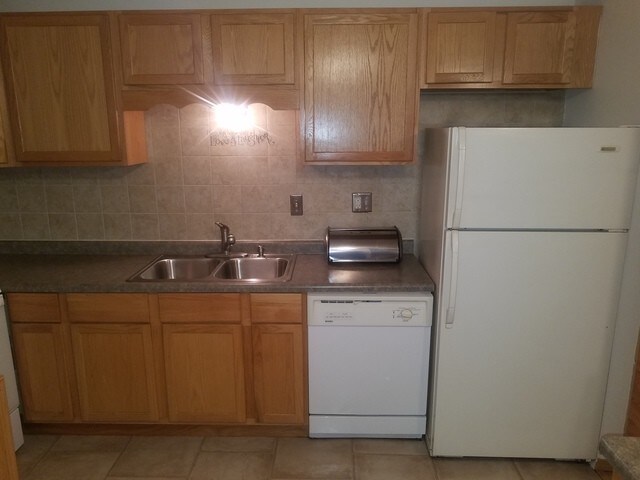 Foto del edificio - 5329 Waterbury Way