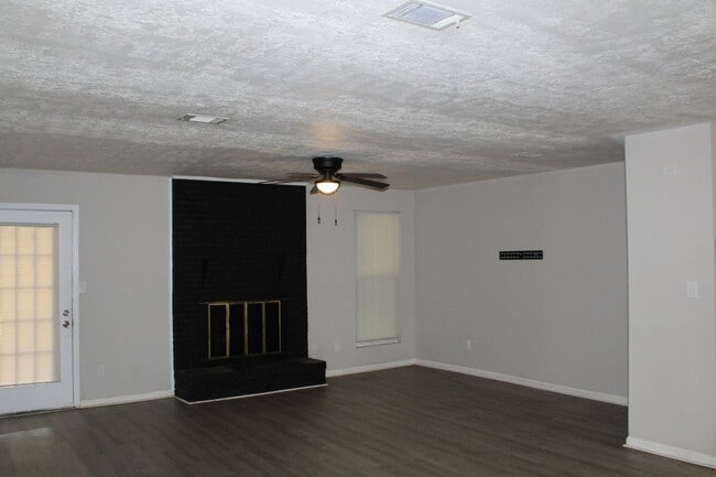 Building Photo - 3109 Jennifer Ct