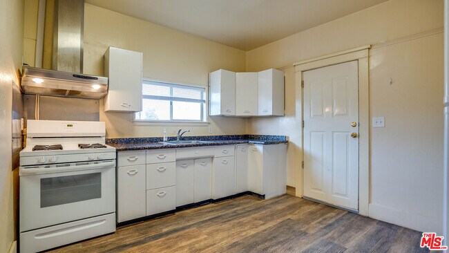 Foto del edificio - 2207 1/2 Cambridge St