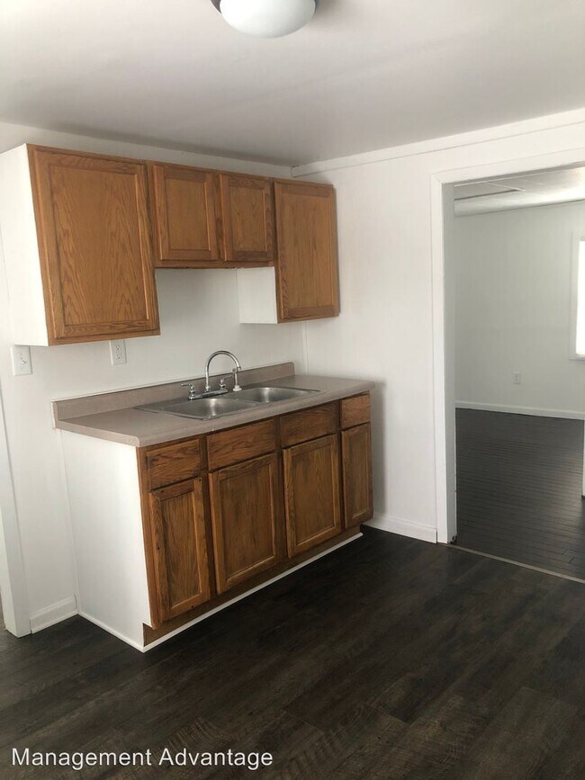 Building Photo - 2 br, 1 bath House - 127 Washington Street