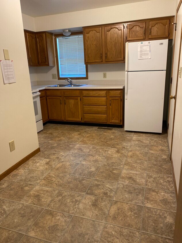 Cocina con comedor - 359 Frenn Ave